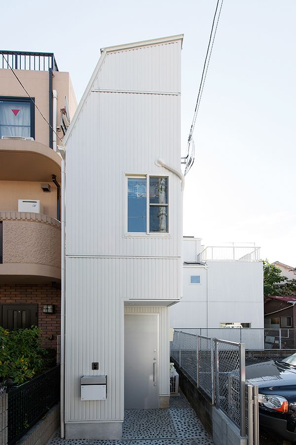 L字型の土地に建つl字型の家 狭小住宅専門 株式会社bliss ブリス 東京23区を中心に狭小住宅をローコストで建てる建築会社