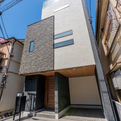 シンプルで直線的なデザインが光る住まい