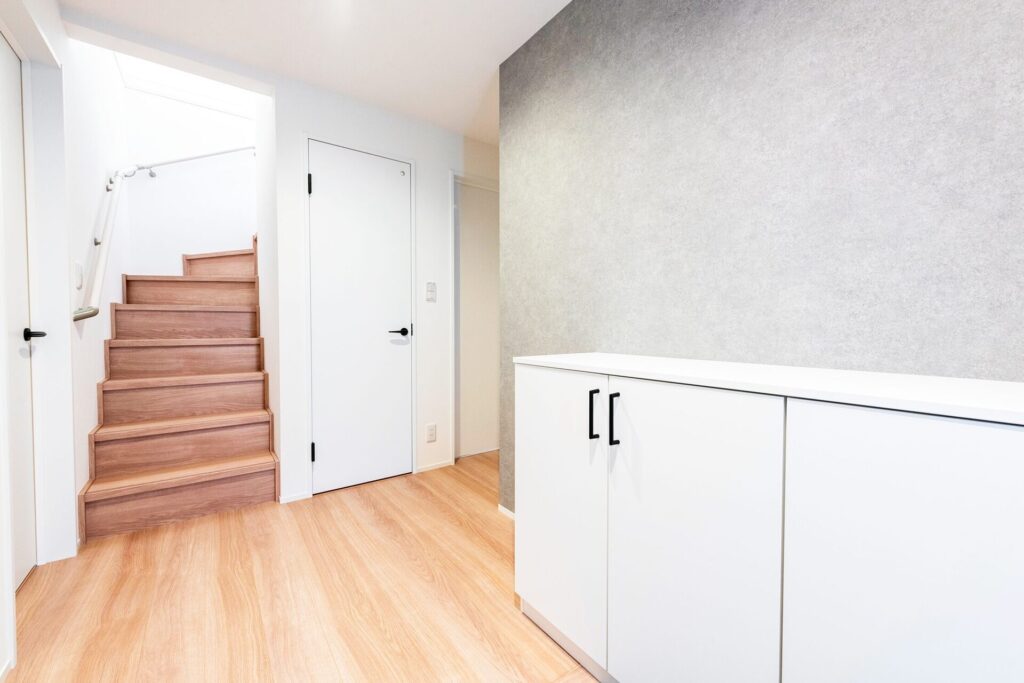 玄関から見える階段