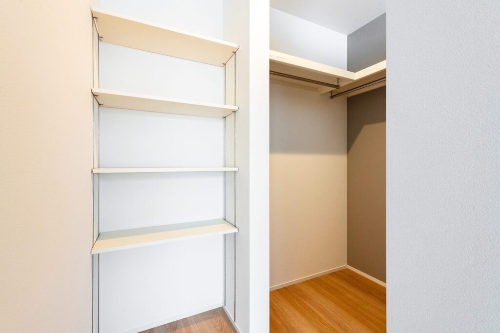 2階洋室（約7.1帖）のウォークインクローゼット