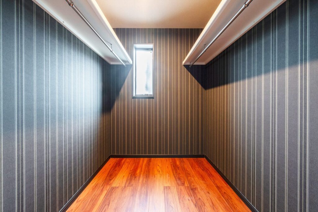 洋室のウォークインクローゼット