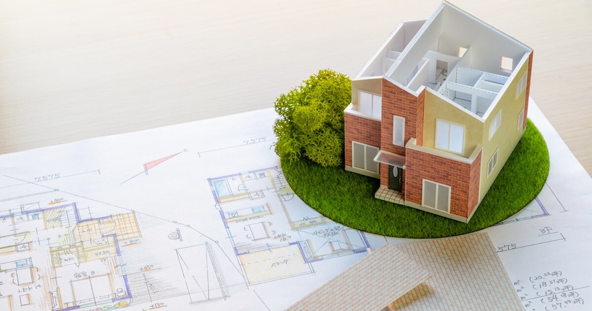 マイホームの模型と設計図