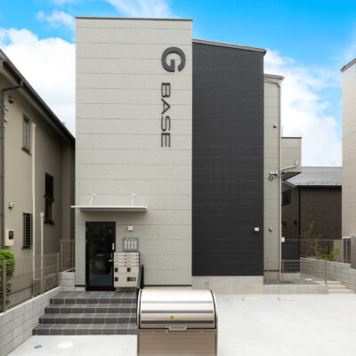 固定階段のロフトがある1R全8戸。上下階で内装を変えた集合住宅